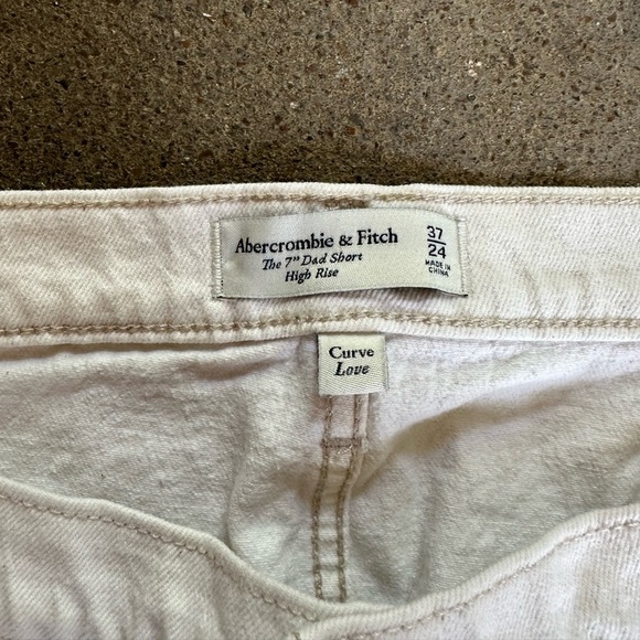 Abercrombie & Fitch The 7” Dad Short High Rise Curve Love Cream Size 37|24 - Picture 4 of 6